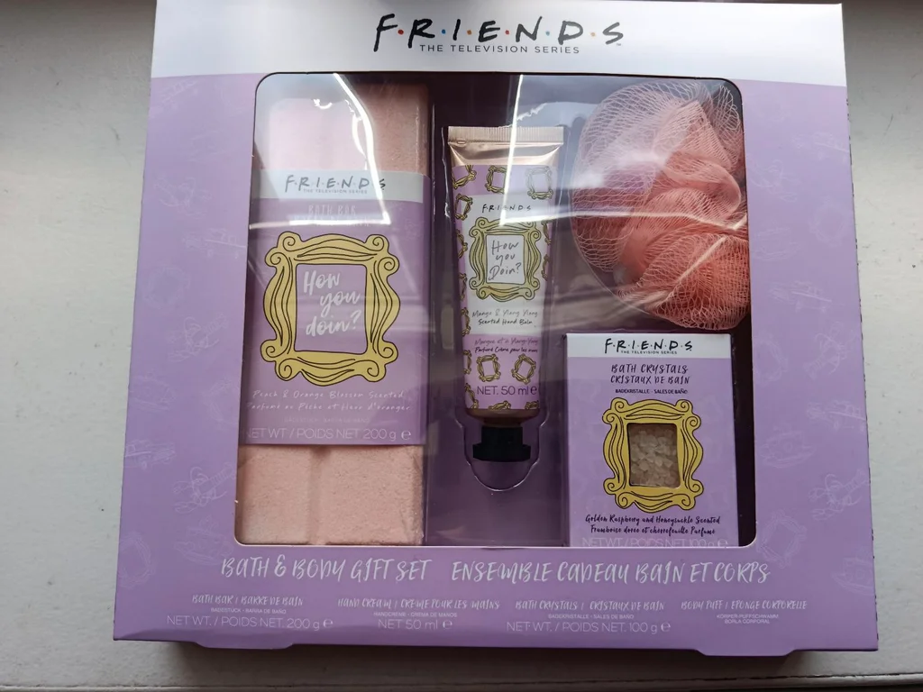 Magnifique Ensemble cadeau bain et corps femme " Friends " !